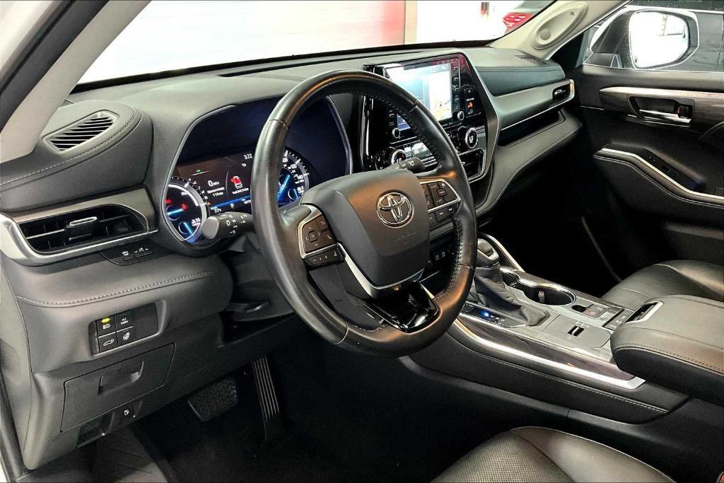 used 2020 Toyota Highlander Hybrid car, priced at $35,490