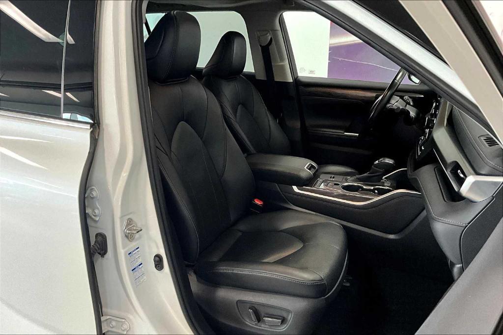 used 2020 Toyota Highlander Hybrid car, priced at $35,490