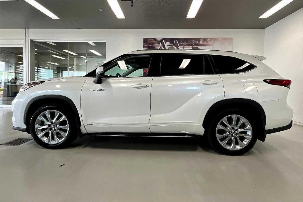 used 2020 Toyota Highlander Hybrid car, priced at $35,490