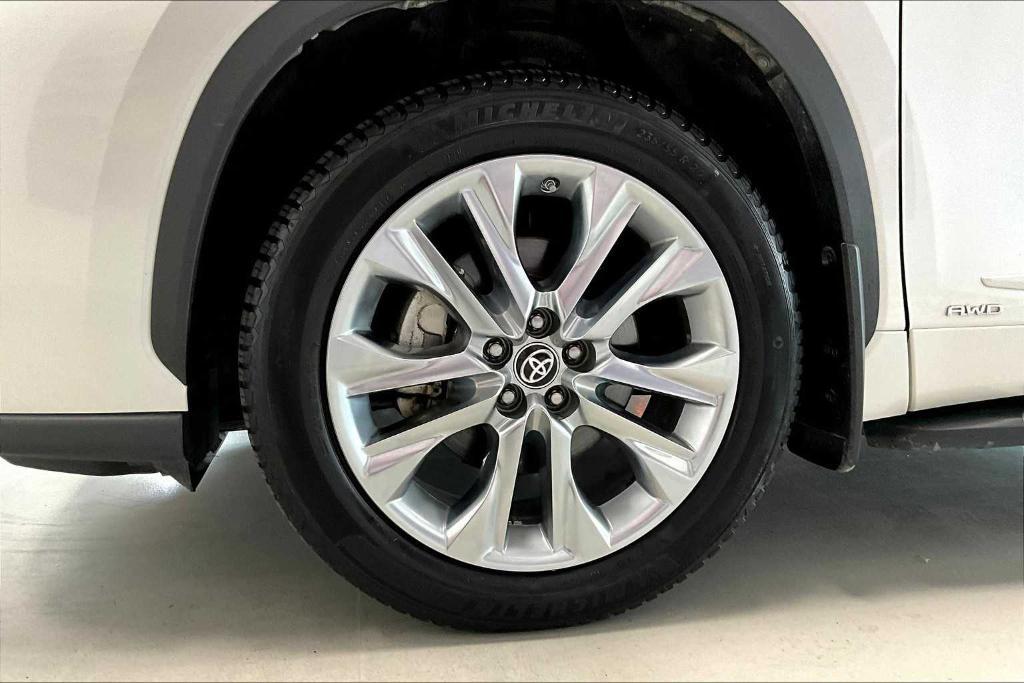 used 2020 Toyota Highlander Hybrid car, priced at $35,490