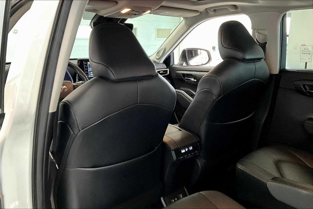 used 2020 Toyota Highlander Hybrid car, priced at $35,490