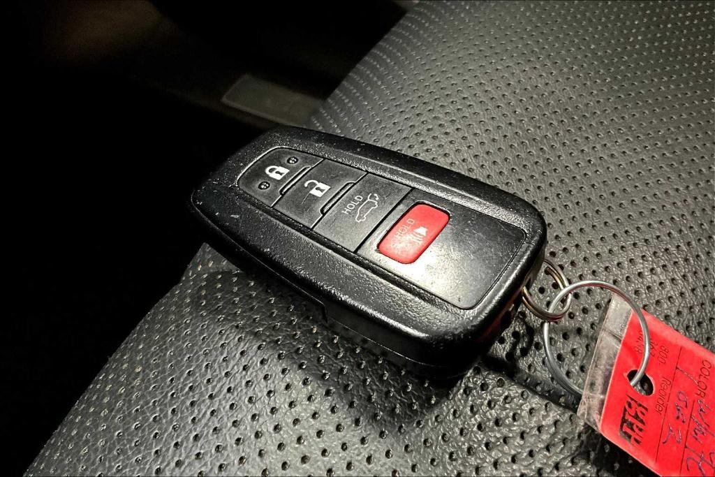 used 2020 Toyota Highlander Hybrid car, priced at $35,490