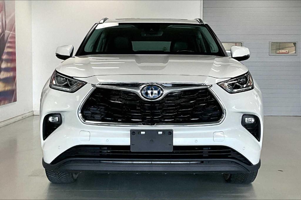 used 2020 Toyota Highlander Hybrid car, priced at $35,490