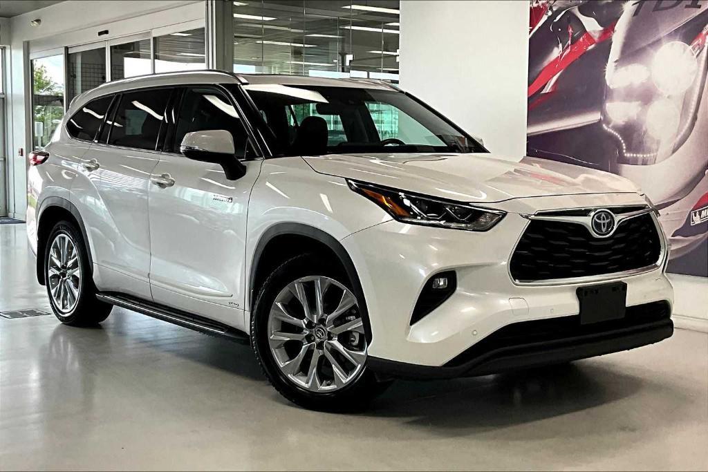 used 2020 Toyota Highlander Hybrid car, priced at $35,490