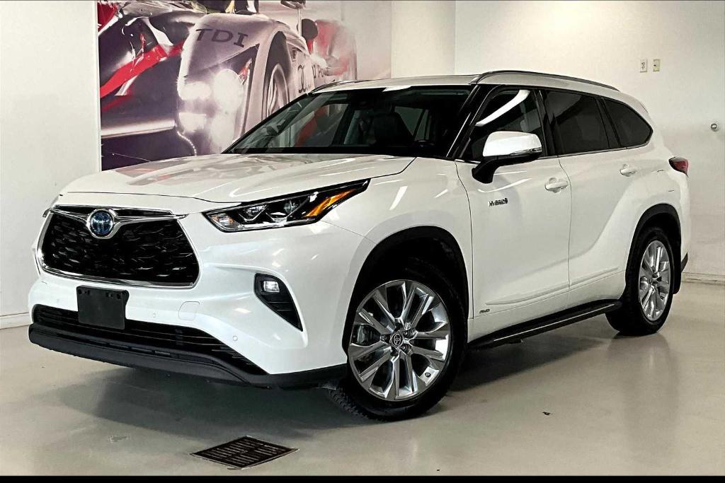 used 2020 Toyota Highlander Hybrid car, priced at $35,490