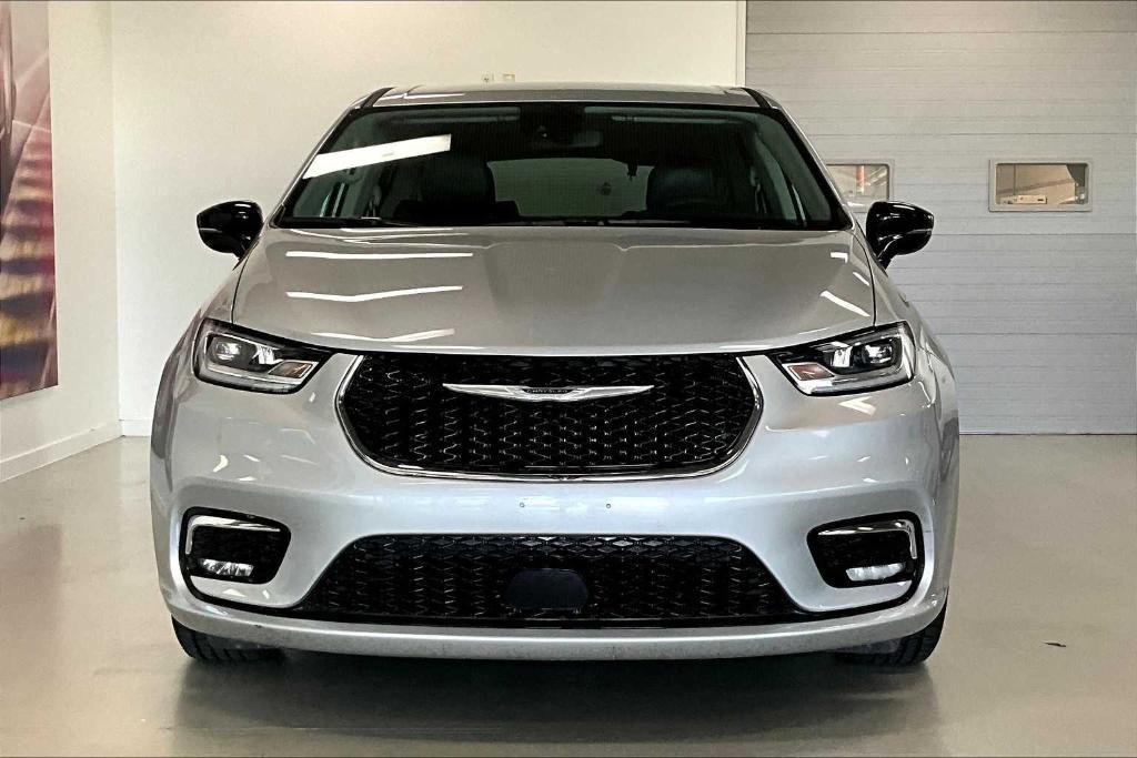 used 2024 Chrysler Pacifica car, priced at $35,547