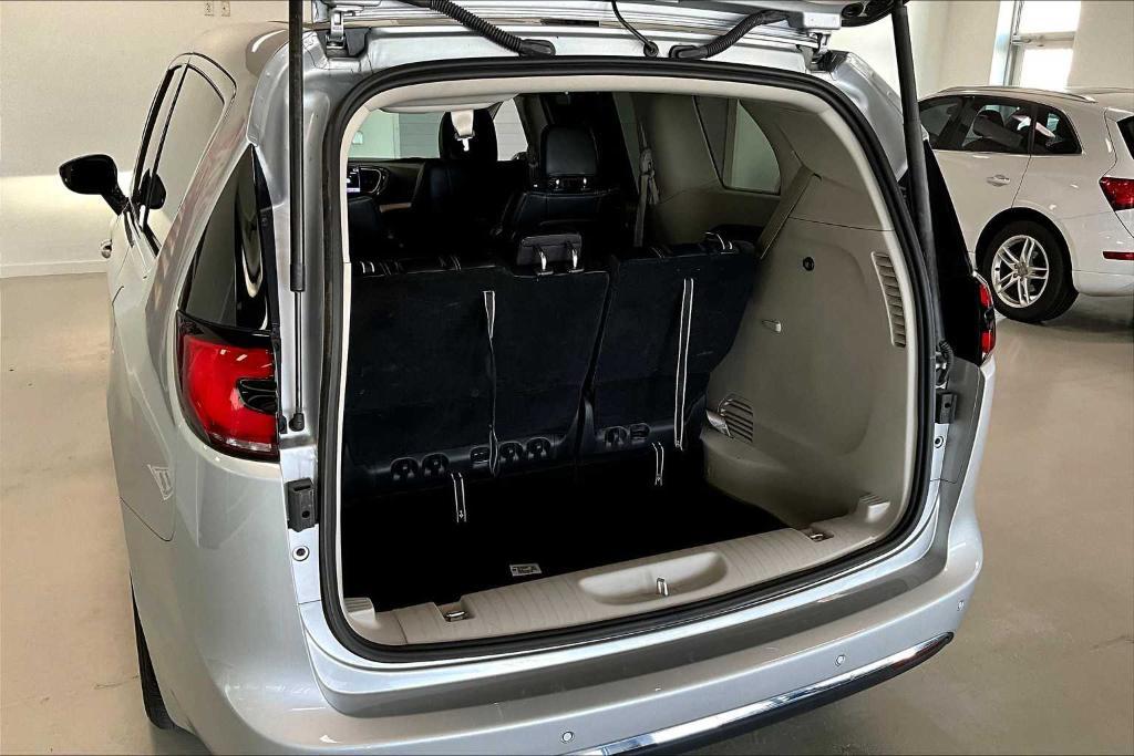 used 2024 Chrysler Pacifica car, priced at $35,547