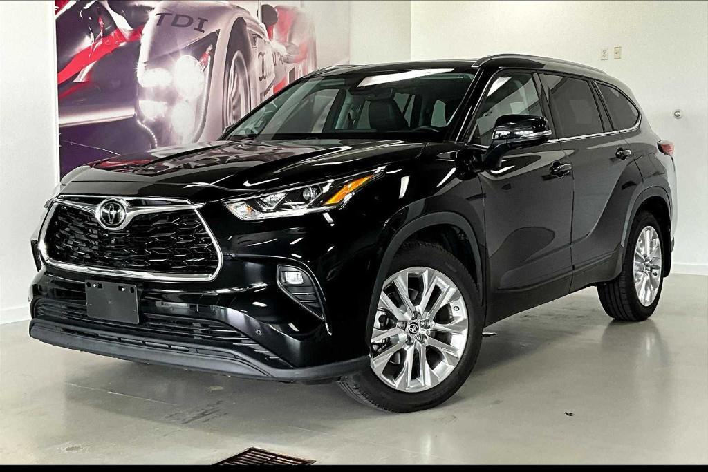 used 2021 Toyota Highlander car, priced at $33,987
