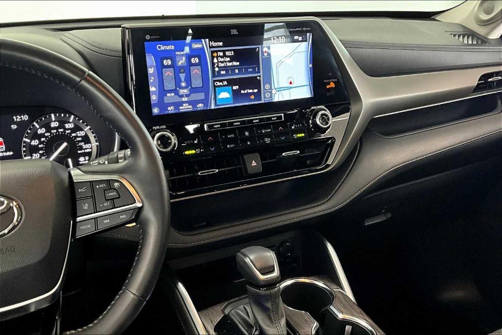used 2021 Toyota Highlander car, priced at $33,987