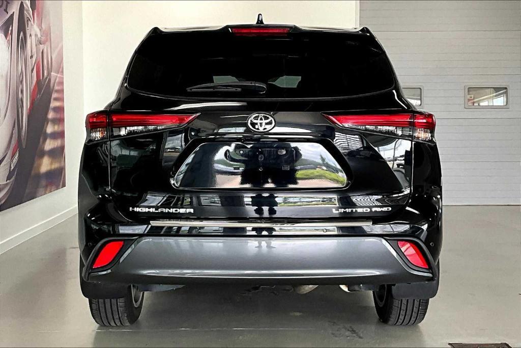 used 2021 Toyota Highlander car, priced at $33,987