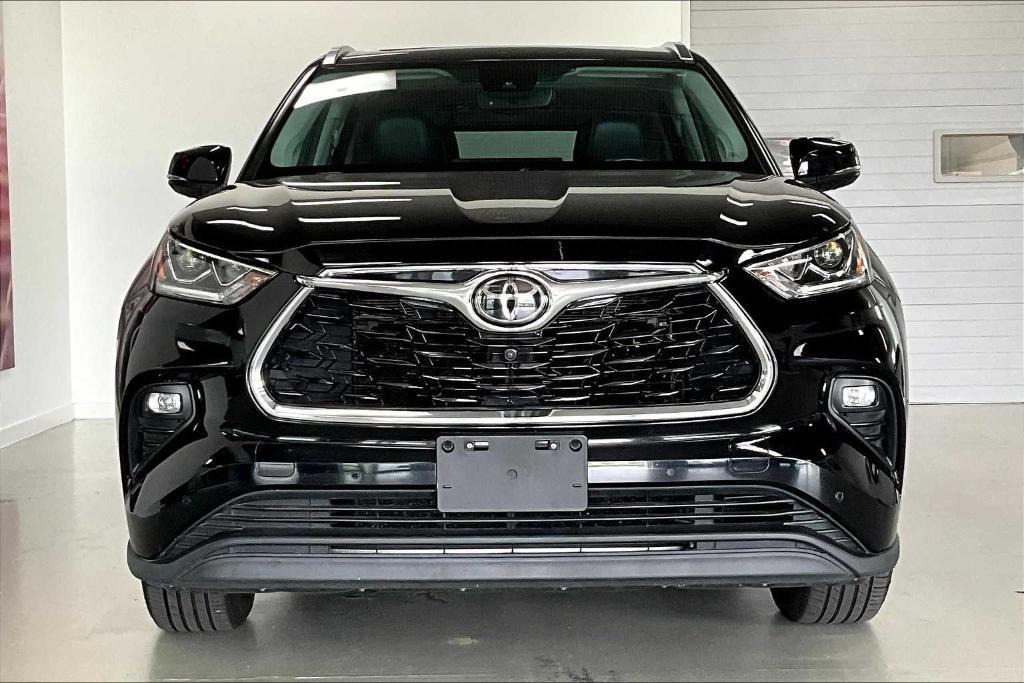 used 2021 Toyota Highlander car, priced at $33,987