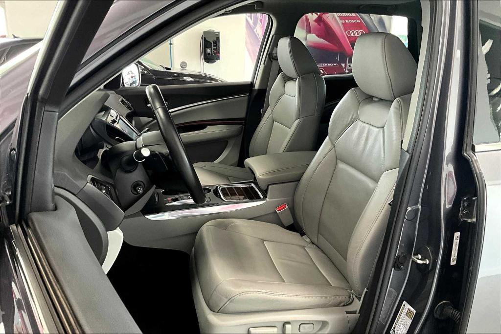 used 2018 Acura MDX car, priced at $25,877