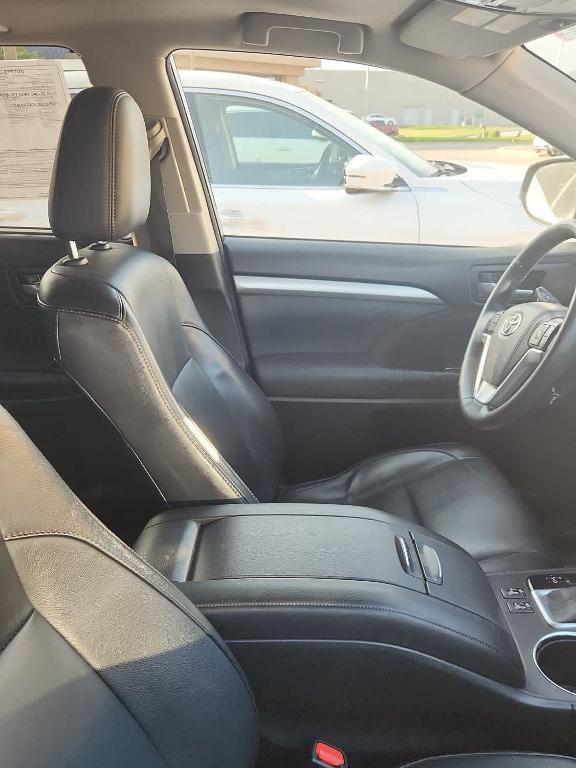 used 2015 Toyota Highlander car, priced at $18,649