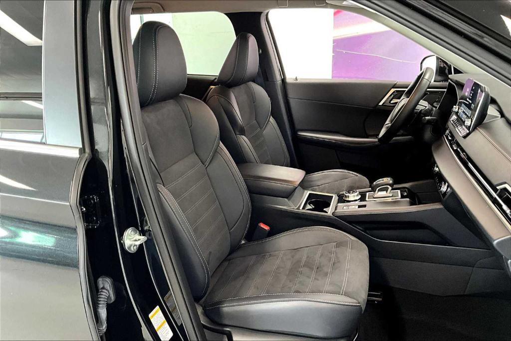 used 2024 Mitsubishi Outlander car, priced at $28,330