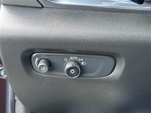 used 2023 Chevrolet Traverse car, priced at $32,274