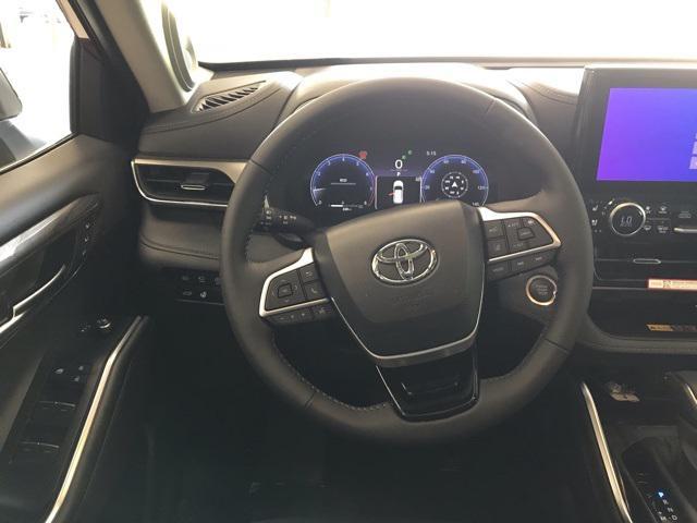 new 2025 Toyota Highlander car, priced at $52,868