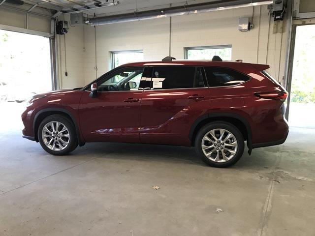 new 2025 Toyota Highlander car, priced at $52,868