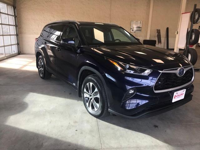 used 2022 Toyota Highlander Hybrid car, priced at $39,894