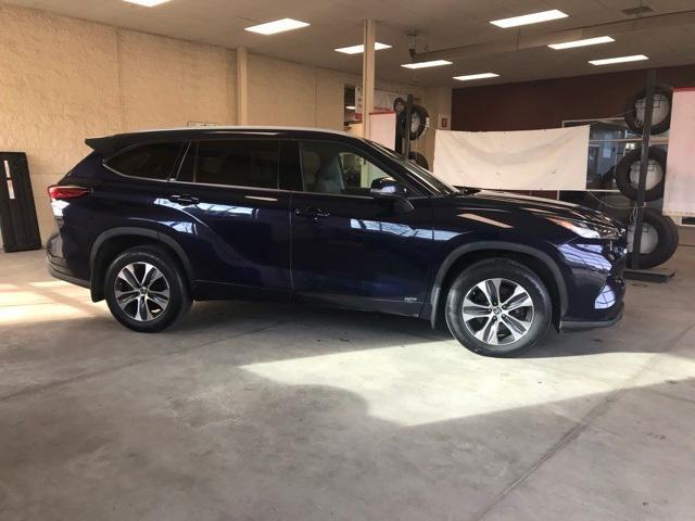 used 2022 Toyota Highlander Hybrid car, priced at $39,894