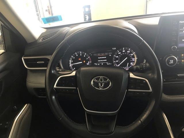 used 2022 Toyota Highlander car, priced at $35,977