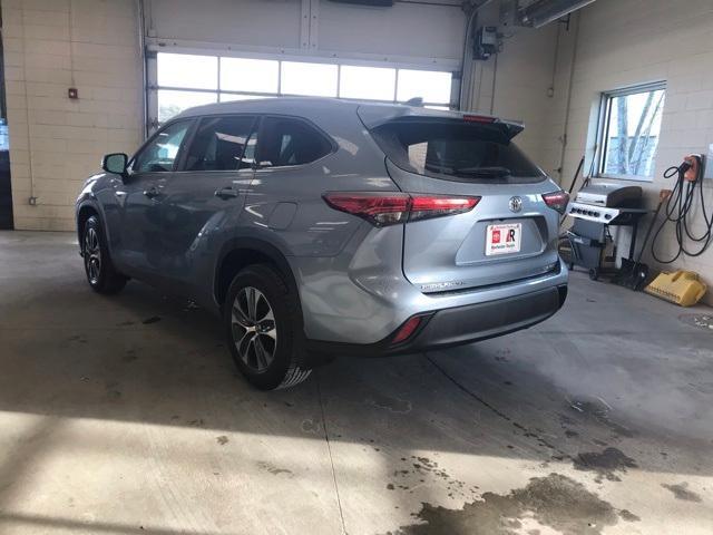 used 2022 Toyota Highlander car, priced at $35,977