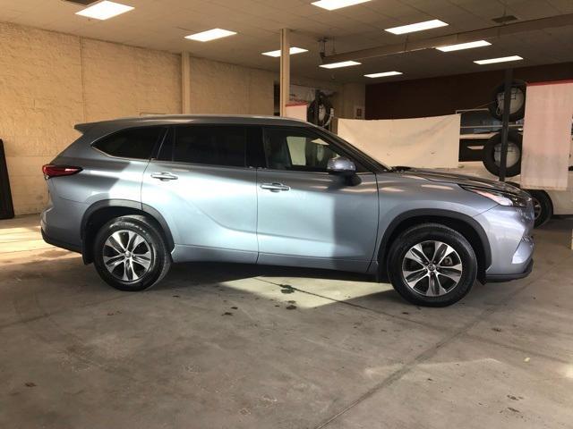 used 2022 Toyota Highlander car, priced at $35,977