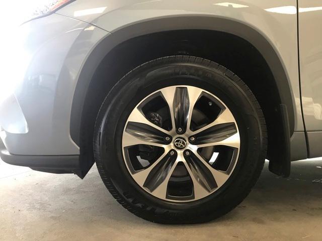 used 2022 Toyota Highlander car, priced at $35,977