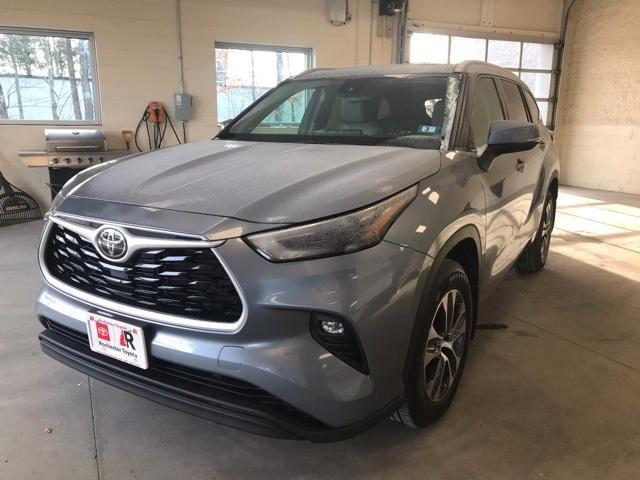 used 2022 Toyota Highlander car, priced at $35,977