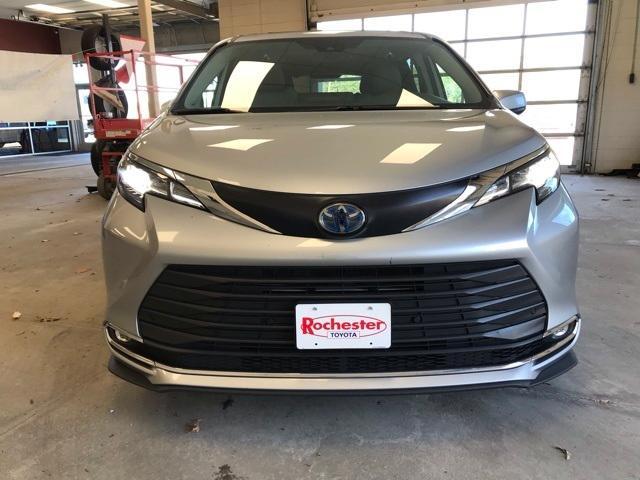 used 2022 Toyota Sienna car, priced at $41,477