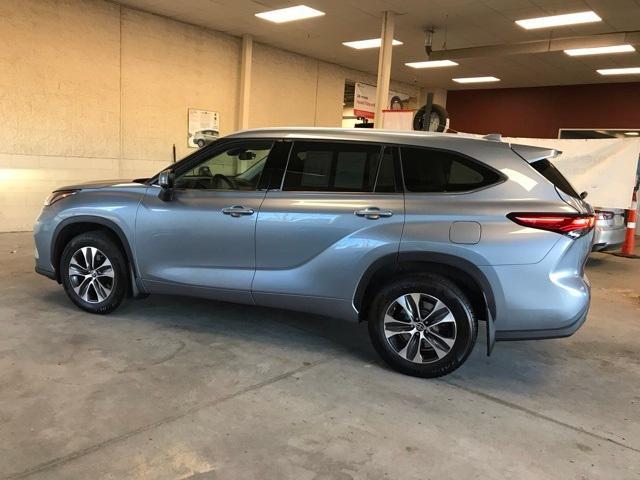 used 2022 Toyota Highlander car, priced at $32,959