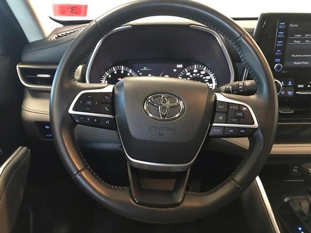 used 2022 Toyota Highlander car, priced at $32,959