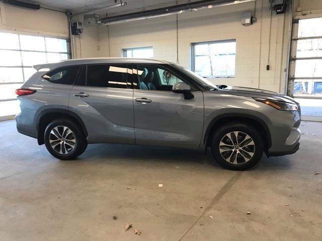 used 2022 Toyota Highlander car, priced at $32,959