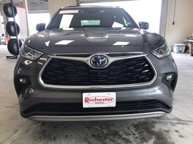 used 2023 Toyota Highlander Hybrid car, priced at $51,955