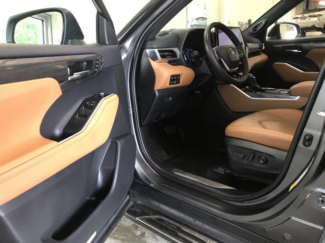 used 2023 Toyota Highlander Hybrid car, priced at $51,955