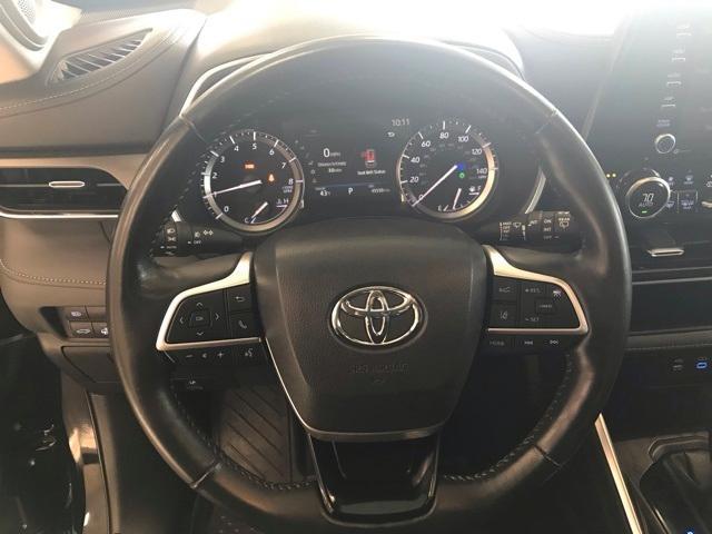 used 2022 Toyota Highlander car, priced at $38,464