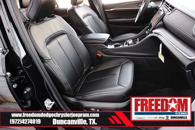 new 2025 Jeep Grand Cherokee car, priced at $38,390
