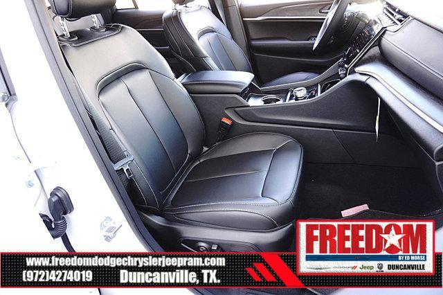 new 2025 Jeep Grand Cherokee car, priced at $34,037