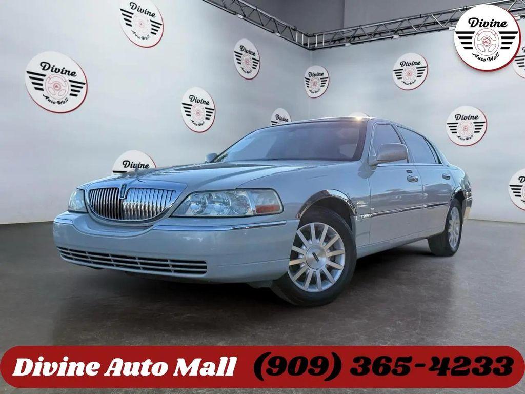 used 2007 Lincoln Town Car car, priced at $7,999