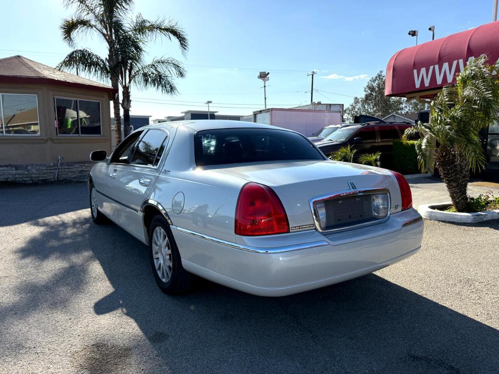 used 2007 Lincoln Town Car car, priced at $7,999