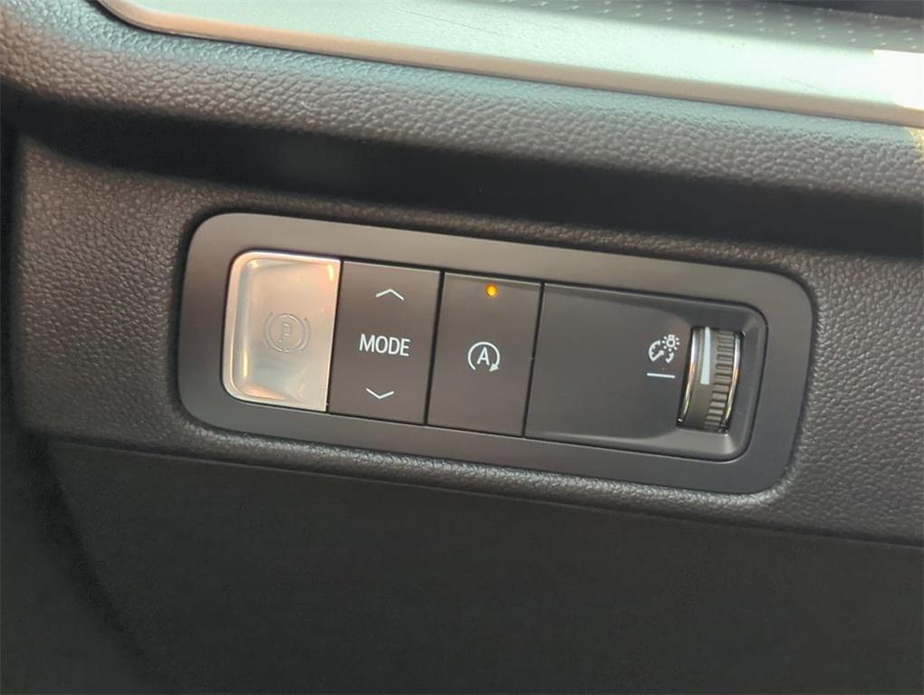 used 2025 Chevrolet Traverse car, priced at $36,998