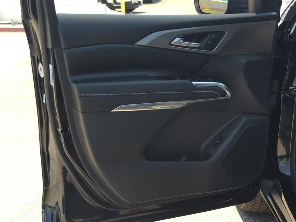 used 2025 Chevrolet Traverse car, priced at $36,998