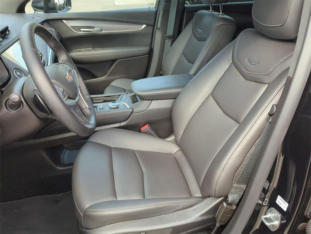 used 2025 Cadillac XT5 car, priced at $37,994