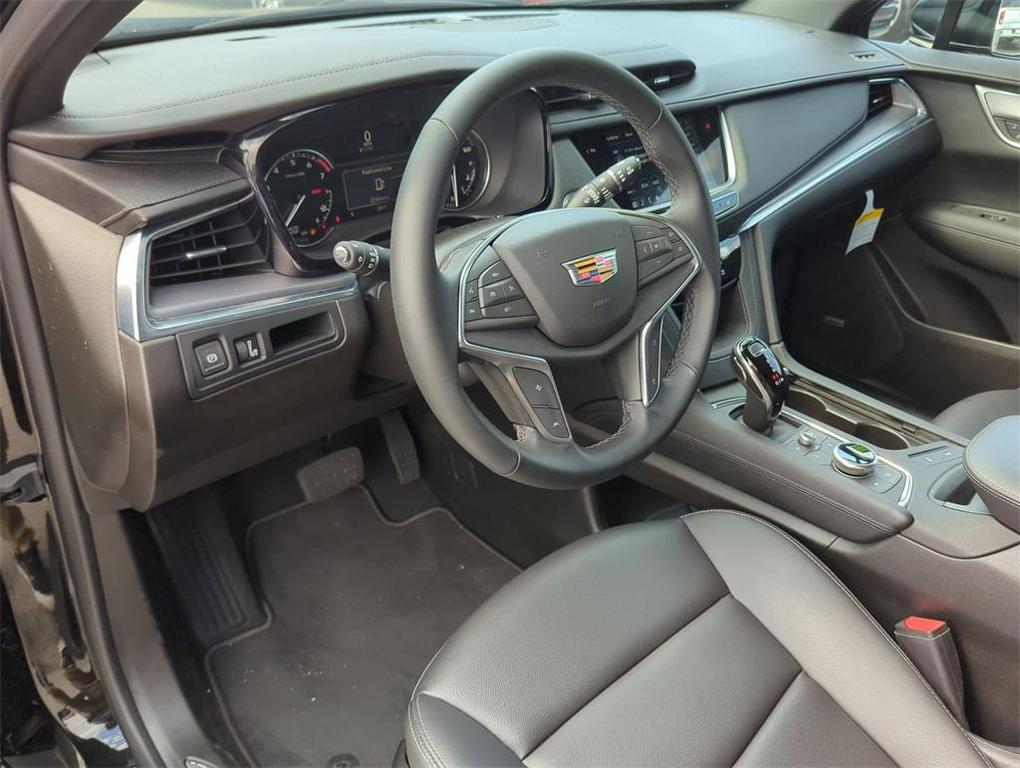 used 2025 Cadillac XT5 car, priced at $37,994