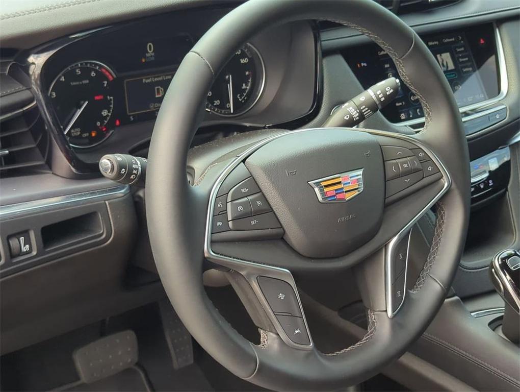used 2025 Cadillac XT5 car, priced at $37,994