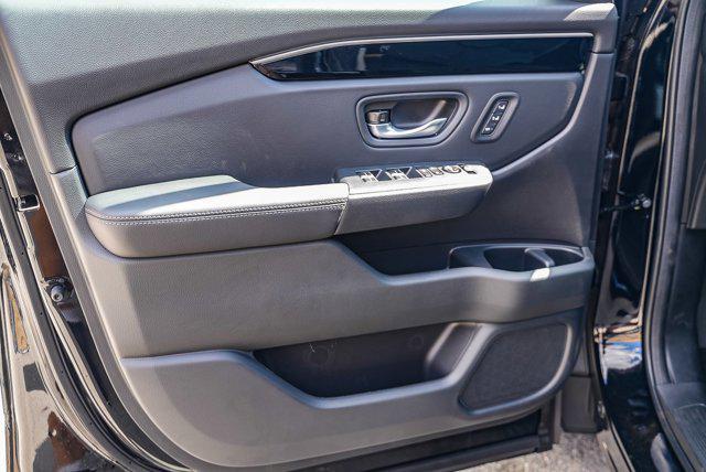 new 2025 Honda Pilot car, priced at $46,756