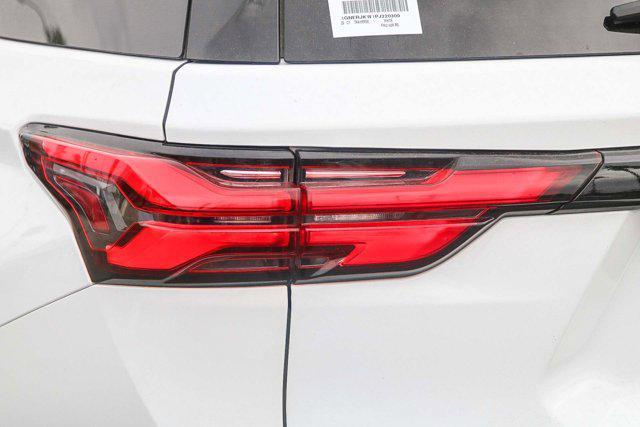 used 2023 Chevrolet Traverse car, priced at $30,100