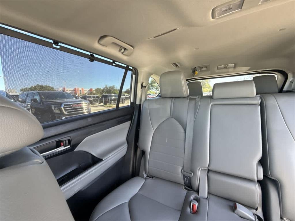 used 2023 Toyota Highlander car, priced at $32,277