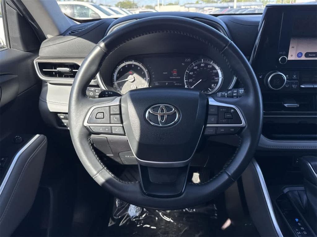 used 2023 Toyota Highlander car, priced at $33,218