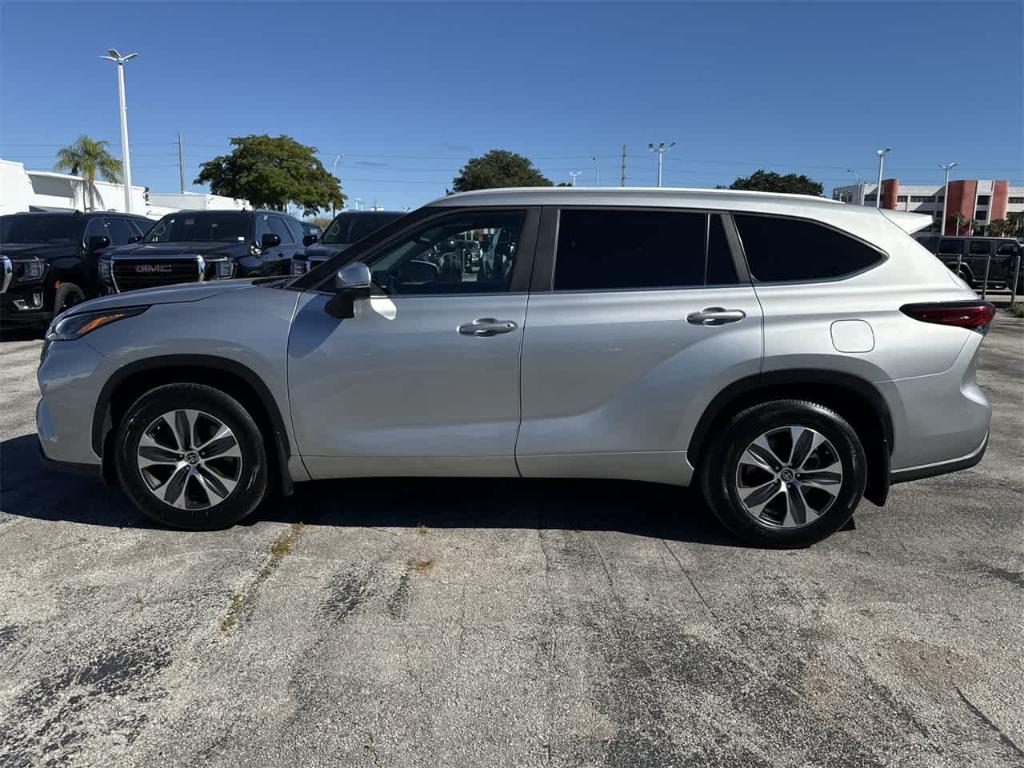 used 2023 Toyota Highlander car, priced at $33,218