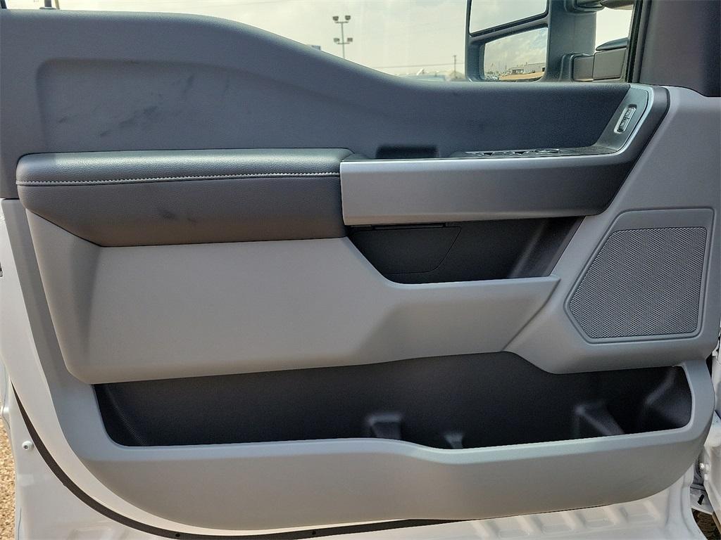 new 2025 Ford F-250 car, priced at $70,100